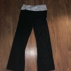 Size XL boot cup yoga pants with cheetah band
